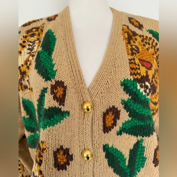 Cardigan Bay Vintage Hand Knitted Animal Themed Buttoned Down Sweater - Size M. - Picture 2 of 11